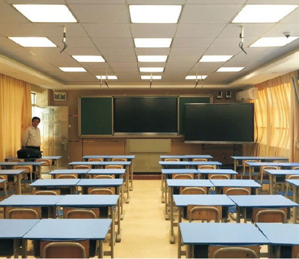 微棱晶教室燈案例